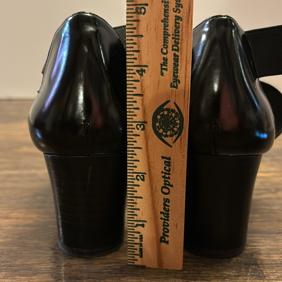 Stuart Weitzman Black Elastic Strap Sandals - Size 9.5N - Sleek and Comfortable! - Picture 4 of 10